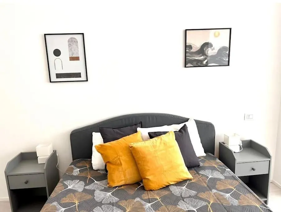 Maison Gramsci. Villa Borghese Rome 0*,  Italy